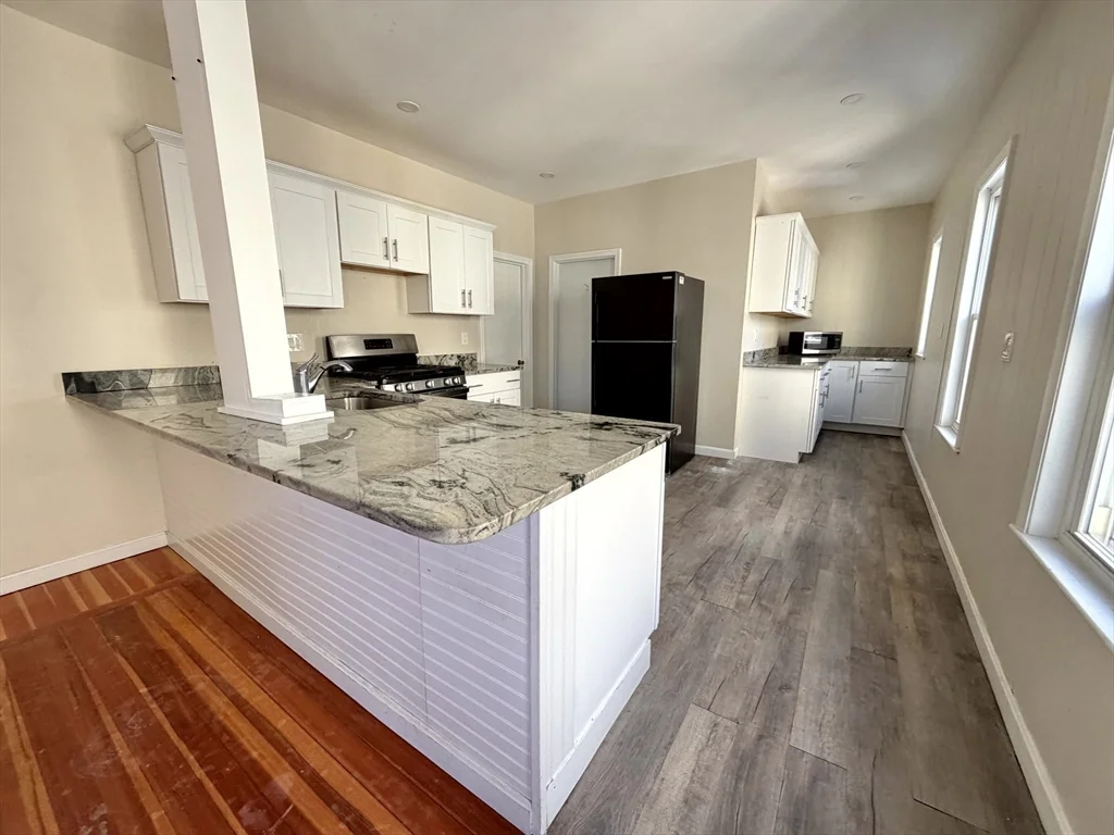 3 bed, 1 bath apartment for rent at 21 Oakland Ave Unit 2, Everett — photo 3 of 20