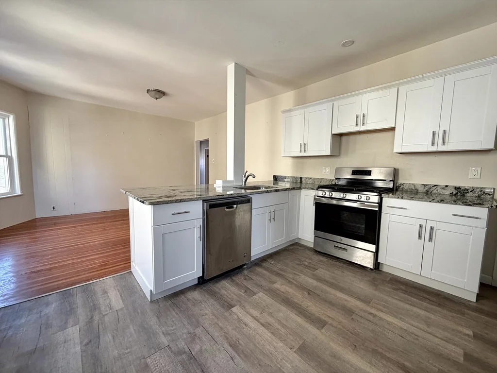 3 bed, 1 bath apartment for rent at 21 Oakland Ave Unit 2, Everett — photo 2 of 20