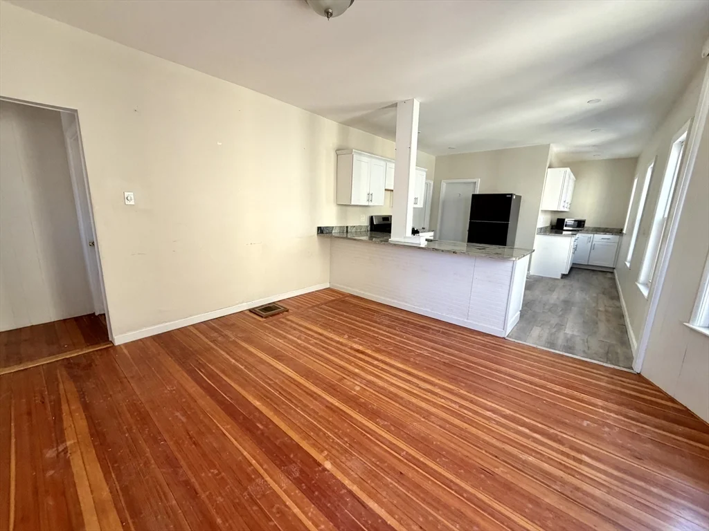 3 bed, 1 bath apartment for rent at 21 Oakland Ave Unit 2, Everett — photo 7 of 20