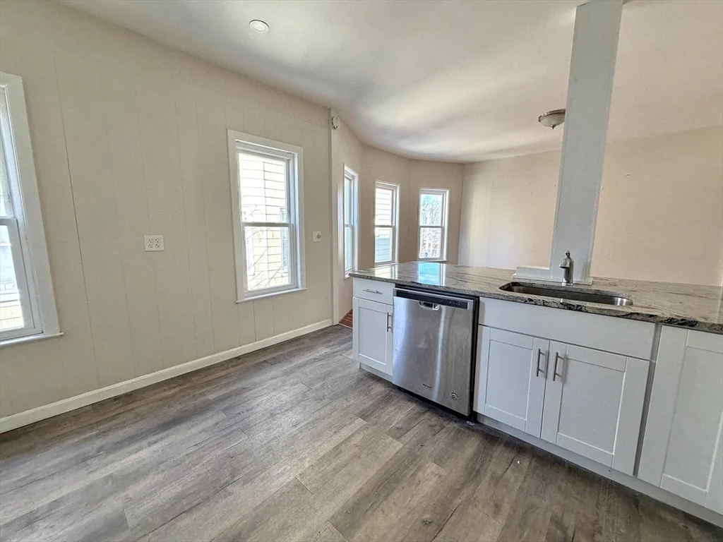 3 bed, 1 bath apartment for rent at 21 Oakland Ave Unit 2, Everett — photo 6 of 20