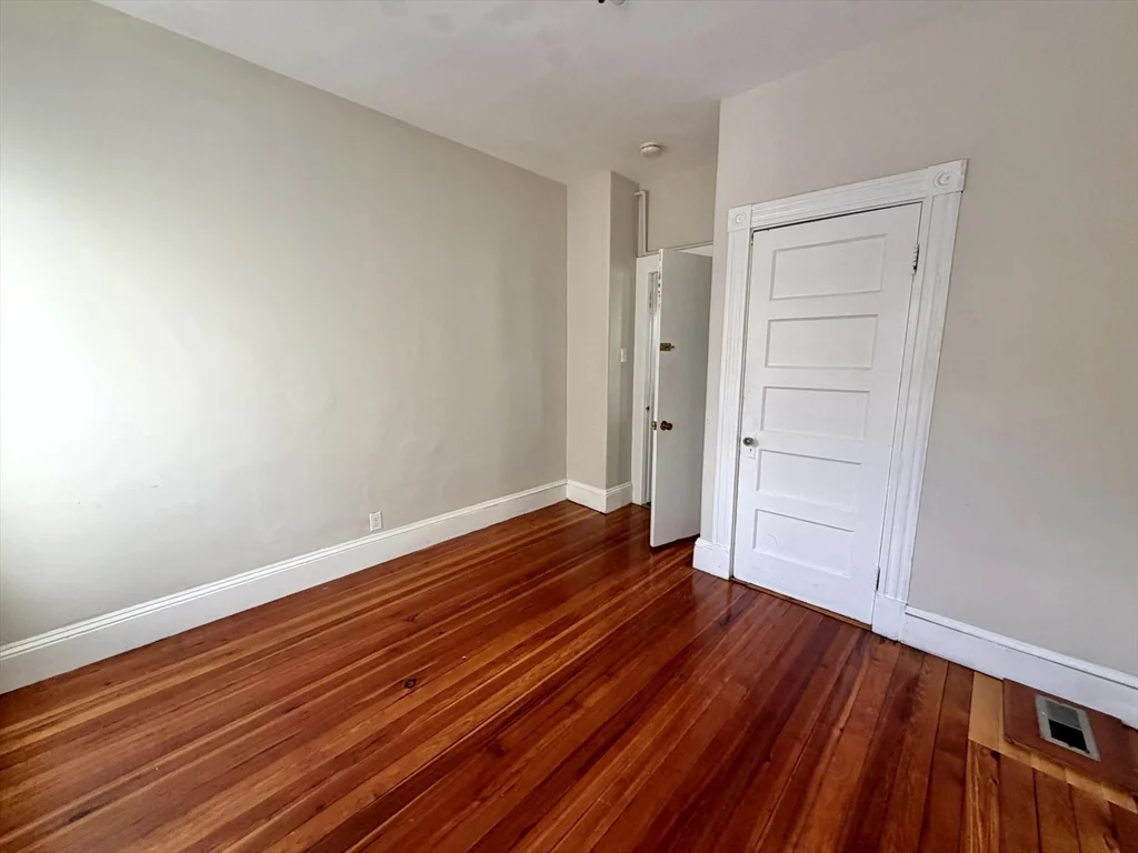 3 bed, 1 bath apartment for rent at 21 Oakland Ave Unit 2, Everett — photo 9 of 20