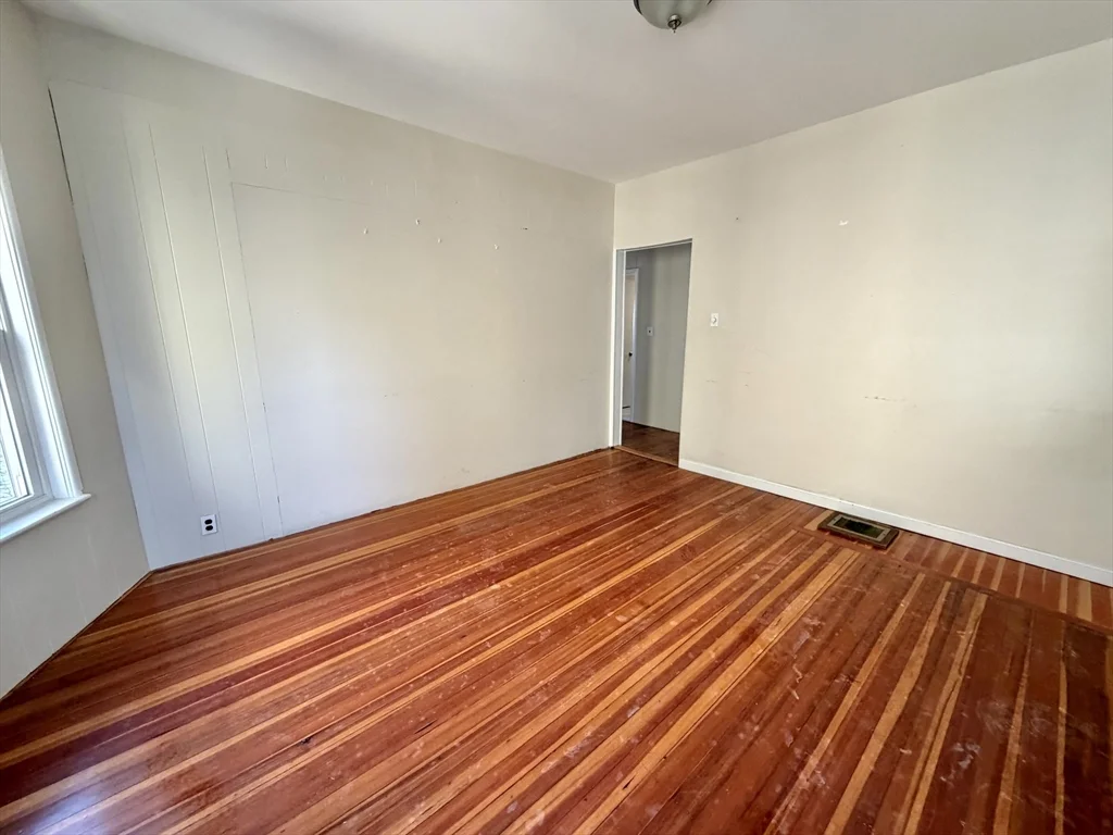 3 bed, 1 bath apartment for rent at 21 Oakland Ave Unit 2, Everett — photo 8 of 20
