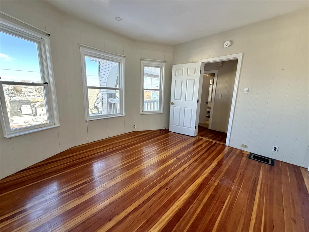 3 bed, 1 bath apartment for rent at 21 Oakland Ave Unit 2, Everett — photo 17 of 20