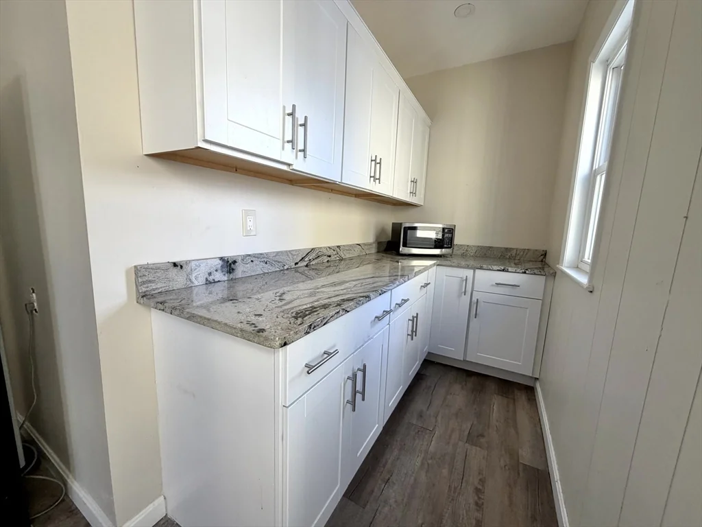 3 bed, 1 bath apartment for rent at 21 Oakland Ave Unit 2, Everett — photo 5 of 20