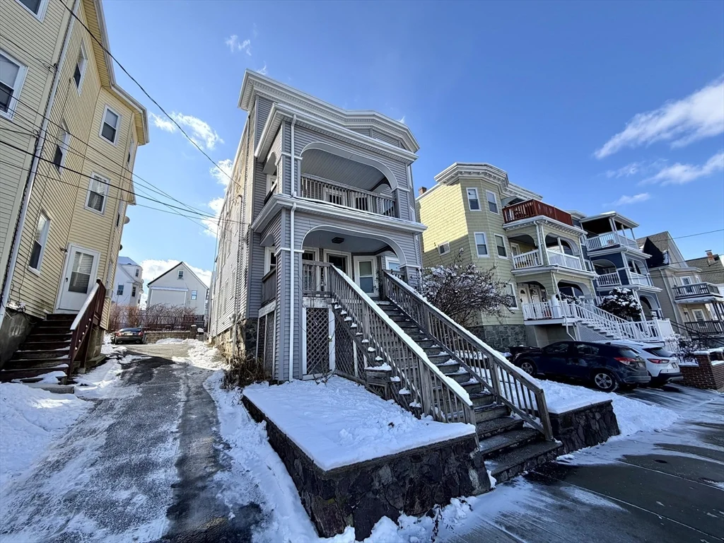 3 bed, 1 bath apartment for rent at 21 Oakland Ave Unit 2, Everett — photo 1 of 20