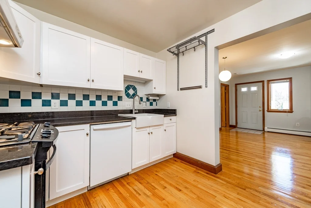 3 bed, 2 bath apartment for rent at 21 Orchard Unit 1, Jamaica Plain — photo 4 of 18