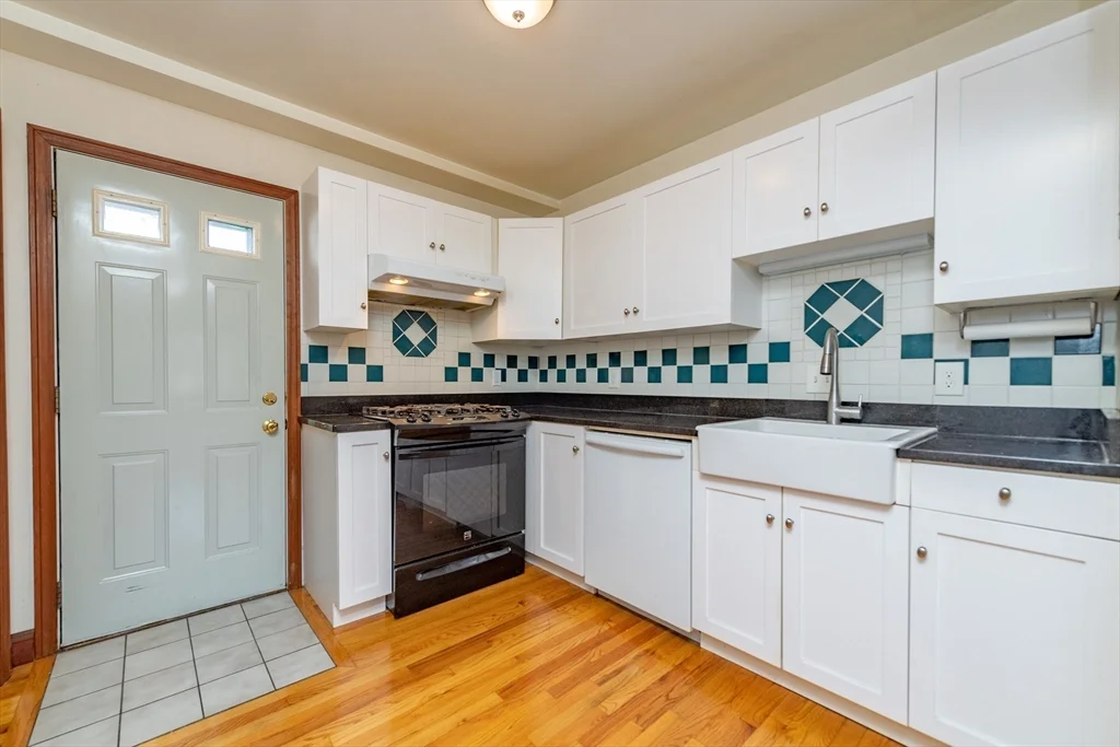 3 bed, 2 bath apartment for rent at 21 Orchard Unit 1, Jamaica Plain — photo 5 of 18