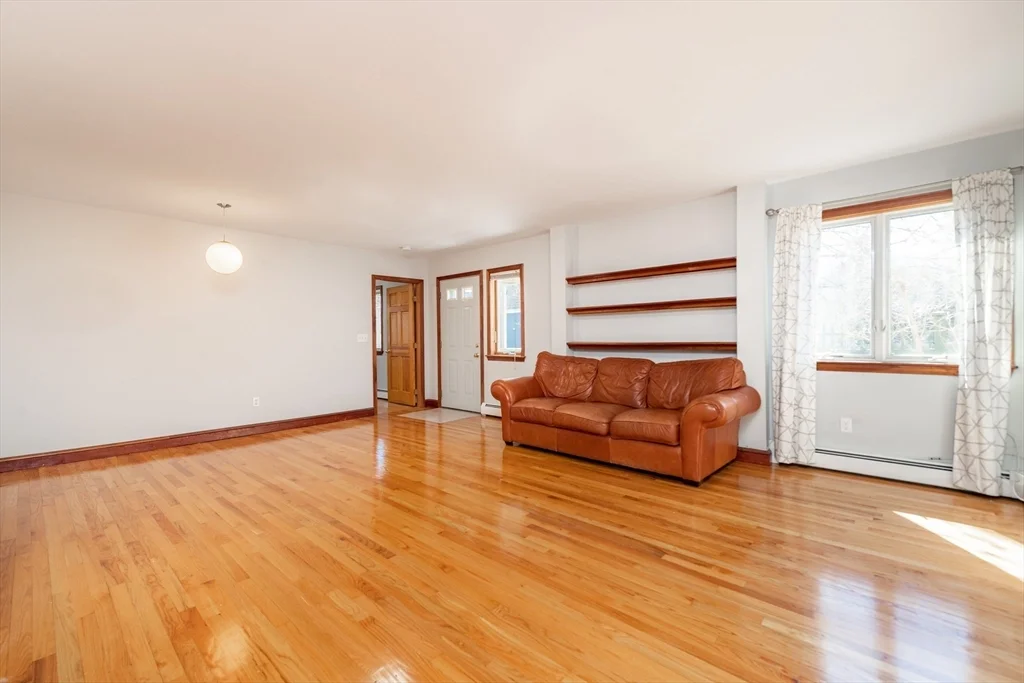 3 bed, 2 bath apartment for rent at 21 Orchard Unit 1, Jamaica Plain — photo 6 of 18