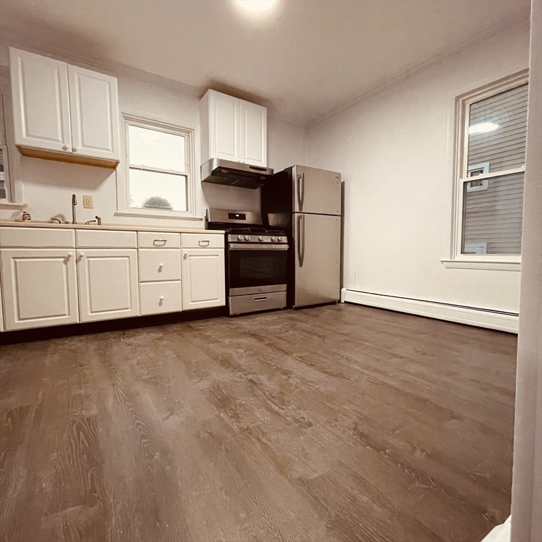 2 bed, 1 bath apartment for rent at 21 Page St Unit 1, West — photo 4 of 21