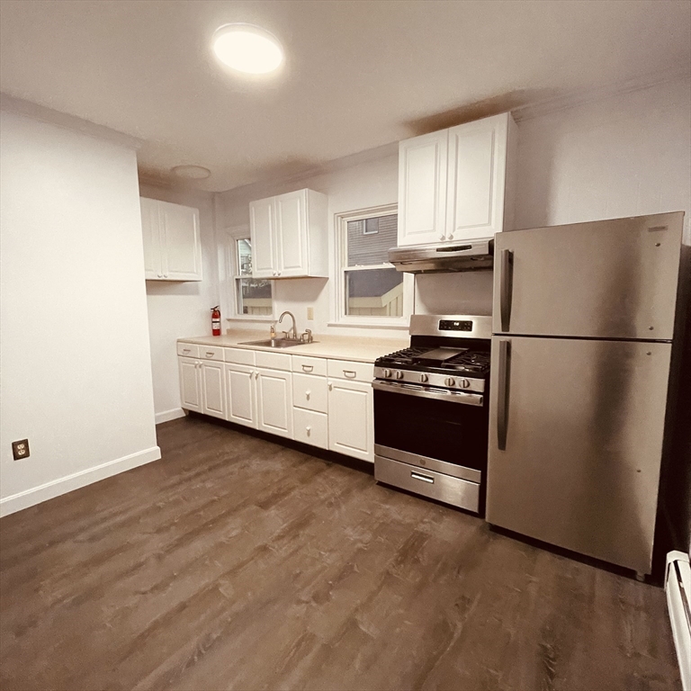 2 bed, 1 bath apartment for rent at 21 Page St Unit 1, West — photo 3 of 21