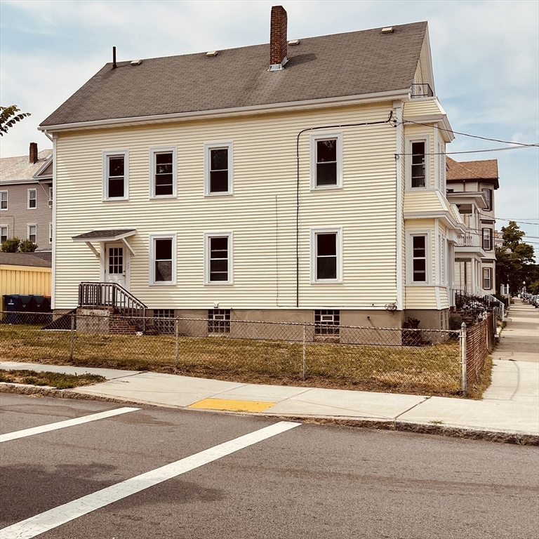 2 bed, 1 bath apartment for rent at 21 Page St Unit 1, West — photo 2 of 21