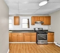 2 bed, 1 bath apartment for rent at 21 Page St Unit 2, West — photo 4 of 29