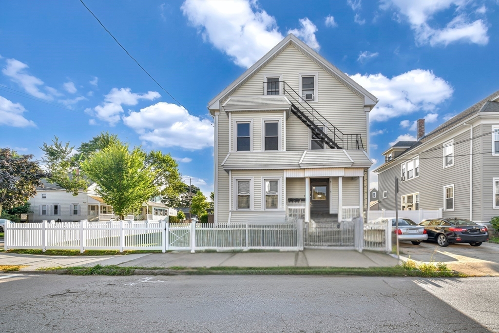 2 bed, 1 bath apartment for rent at 21 Page St Unit 2, West — photo 1 of 29