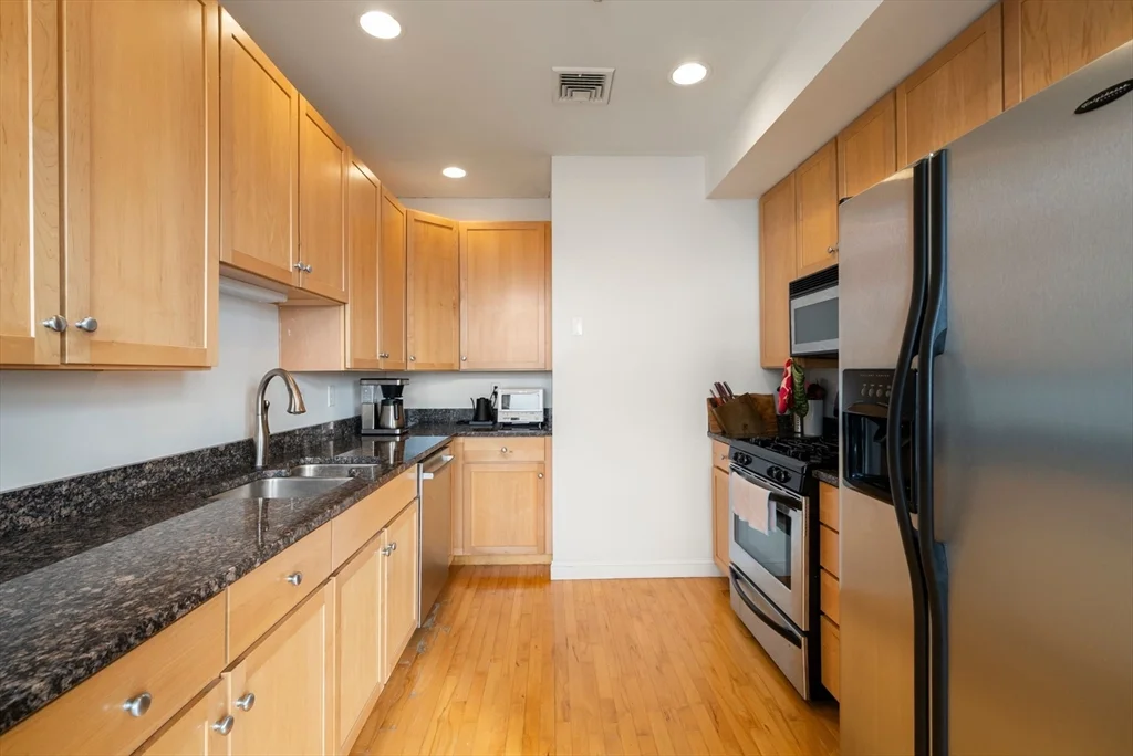 1 bed, 1 bath apartment for rent at 21 Park St Unit 5, Union Square — photo 4 of 32