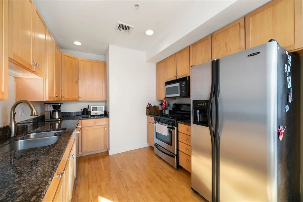 1 bed, 1 bath apartment for rent at 21 Park St Unit 5, Union Square — photo 3 of 32
