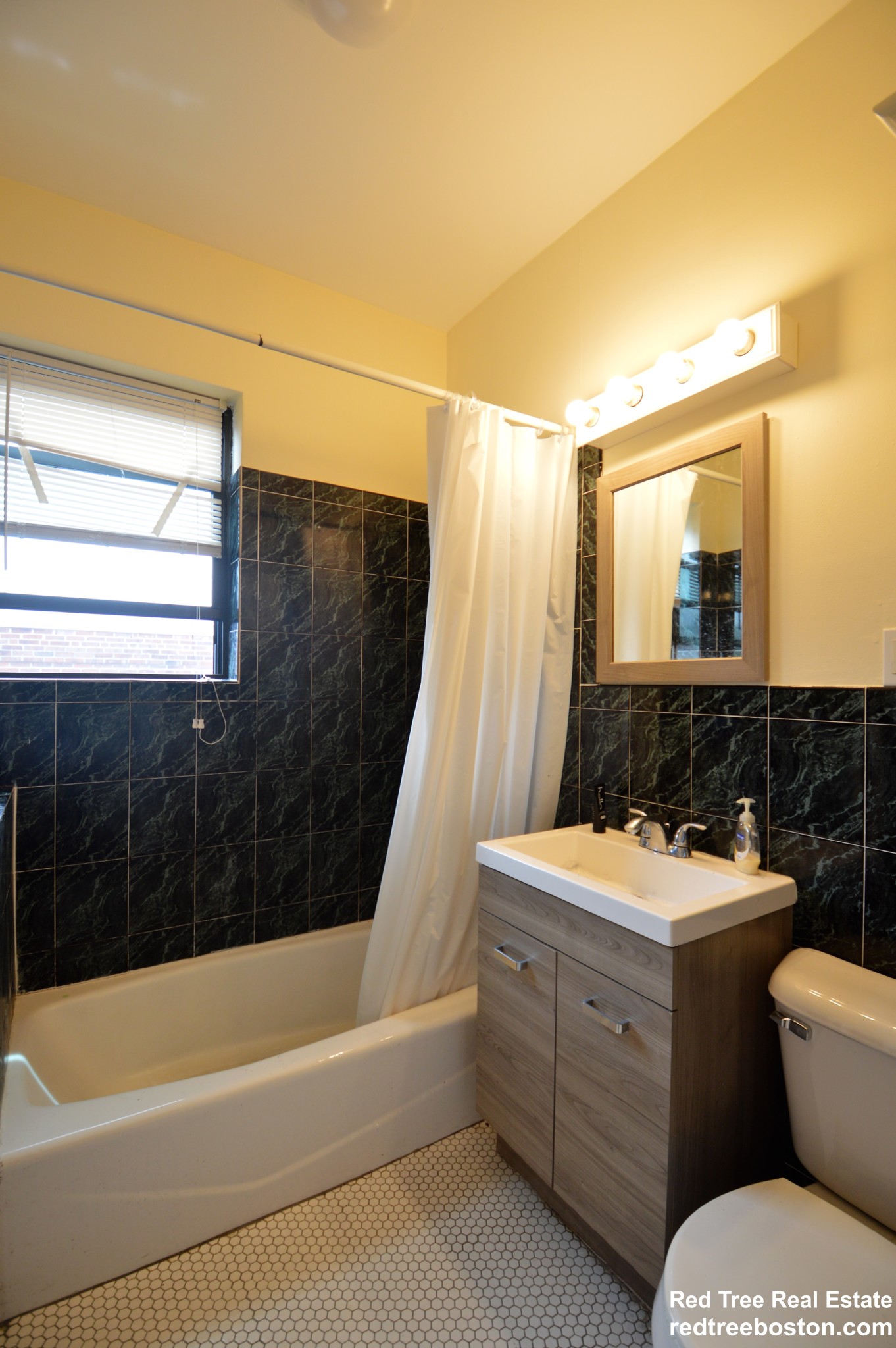 4 bed, 2 bath apartment for rent at 21 Park Vale Ave Unit 11, Allston — photo 15 of 24