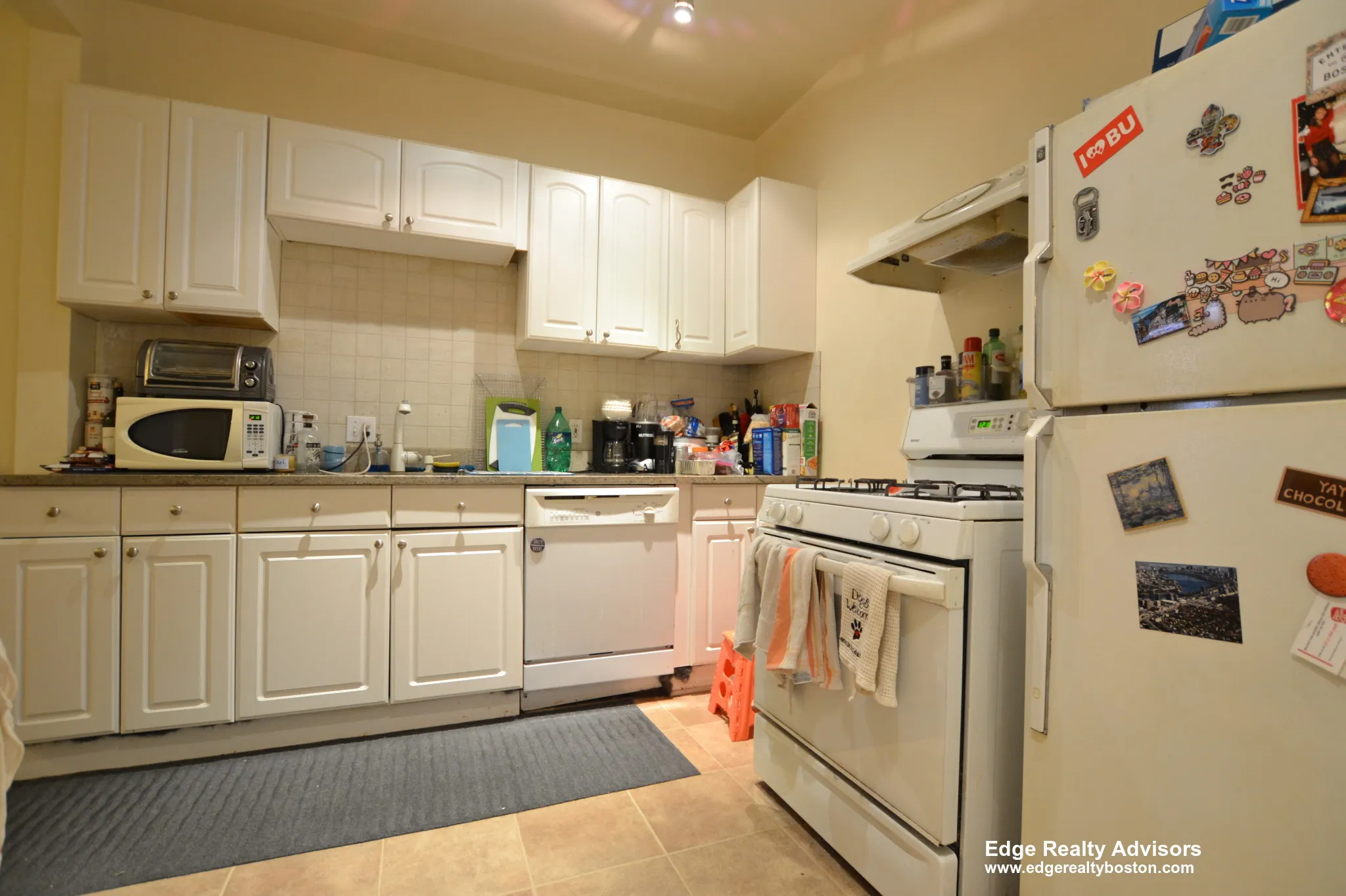 3 bed, 1 bath apartment for rent at 21 Park Vale Ave Unit 6, Brighton — photo 1 of 8