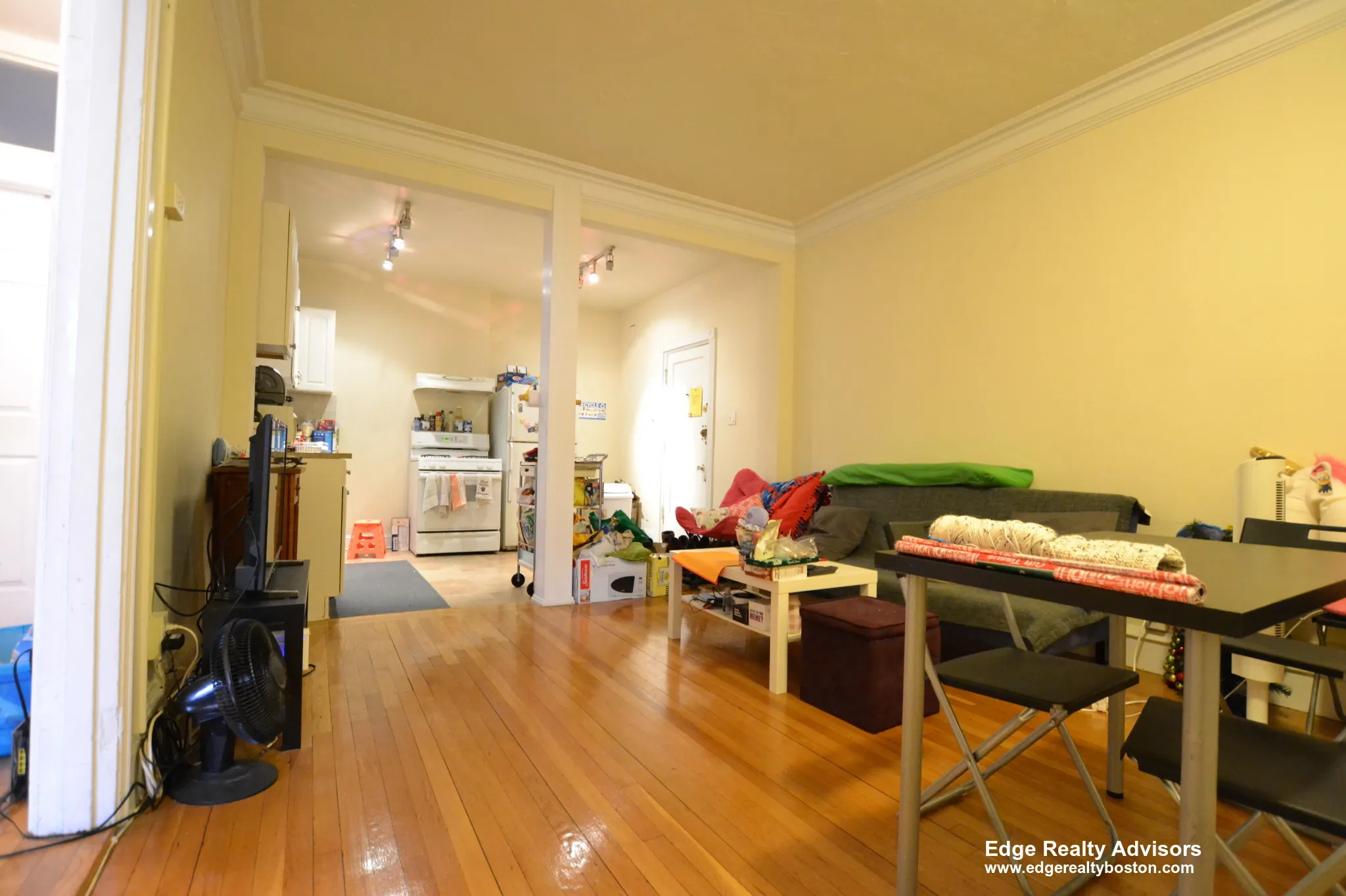 3 bed, 1 bath apartment for rent at 21 Park Vale Ave Unit 6, Brighton — photo 7 of 8