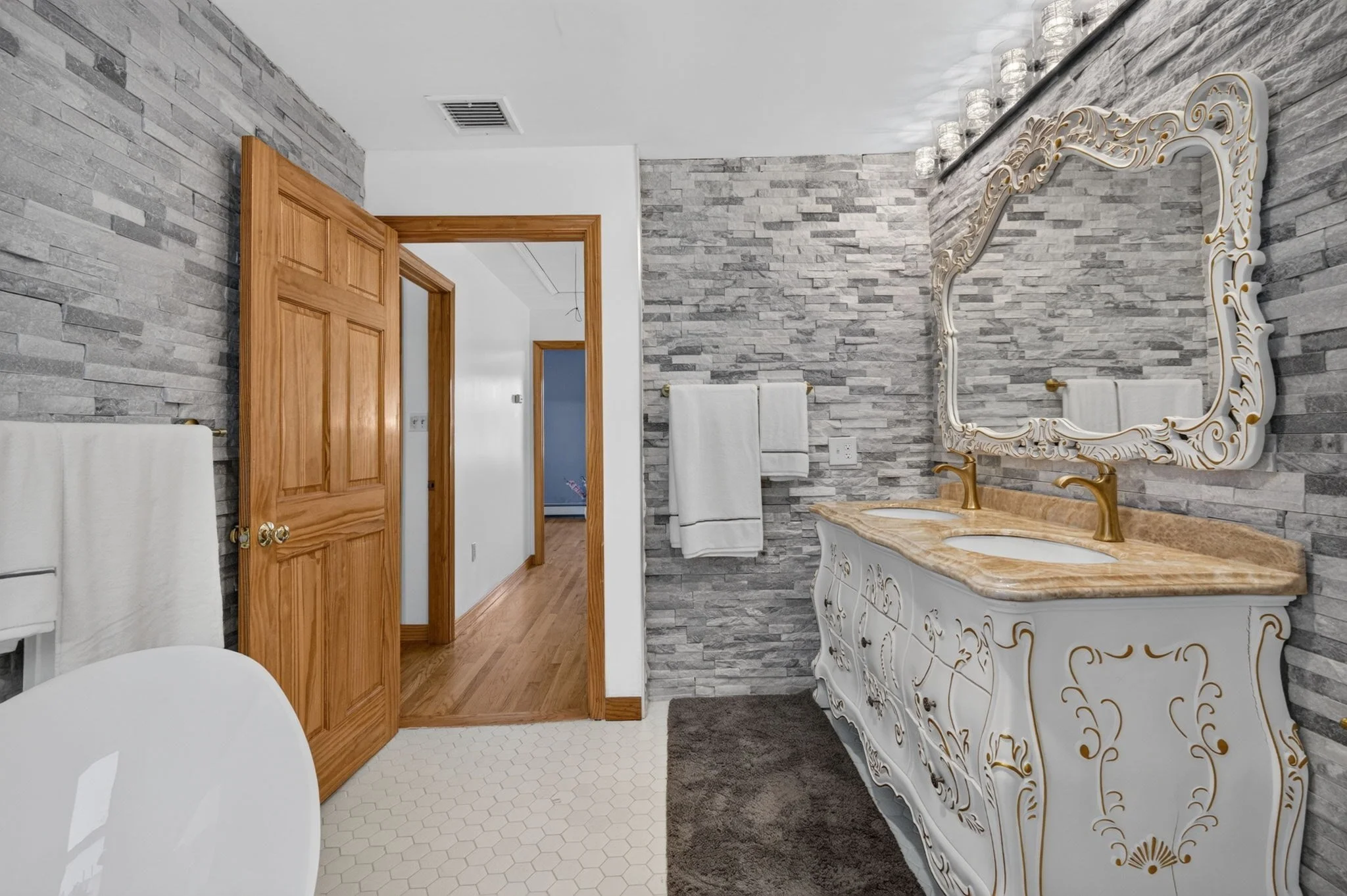 6 bed, 3 bath apartment for rent at 21 Parker St Unit 0, Charlestown — photo 23 of 41