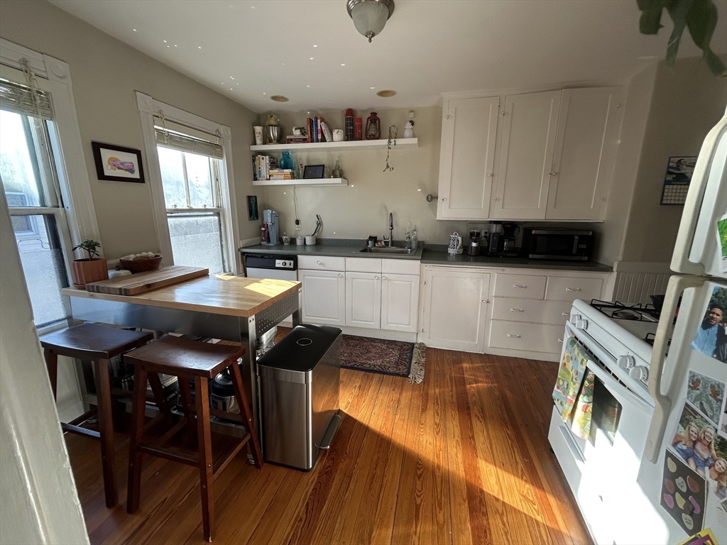 2 bed, 1 bath apartment for rent at 21 Pearson Ave Unit 3, Somerville — photo 3 of 12