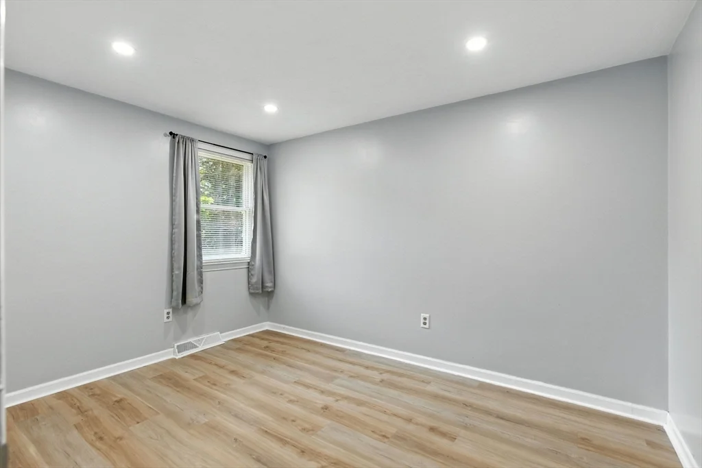 3 bed, 1 bath apartment for rent at 21 Petipas Ln Unit 21, Randolph — photo 5 of 7