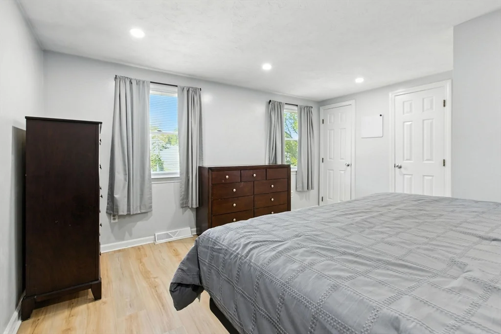 3 bed, 1 bath apartment for rent at 21 Petipas Ln Unit 21, Randolph — photo 4 of 7