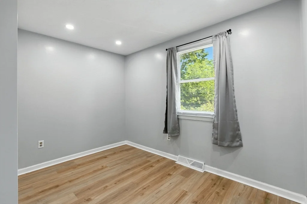3 bed, 1 bath apartment for rent at 21 Petipas Ln Unit 21, Randolph — photo 6 of 7