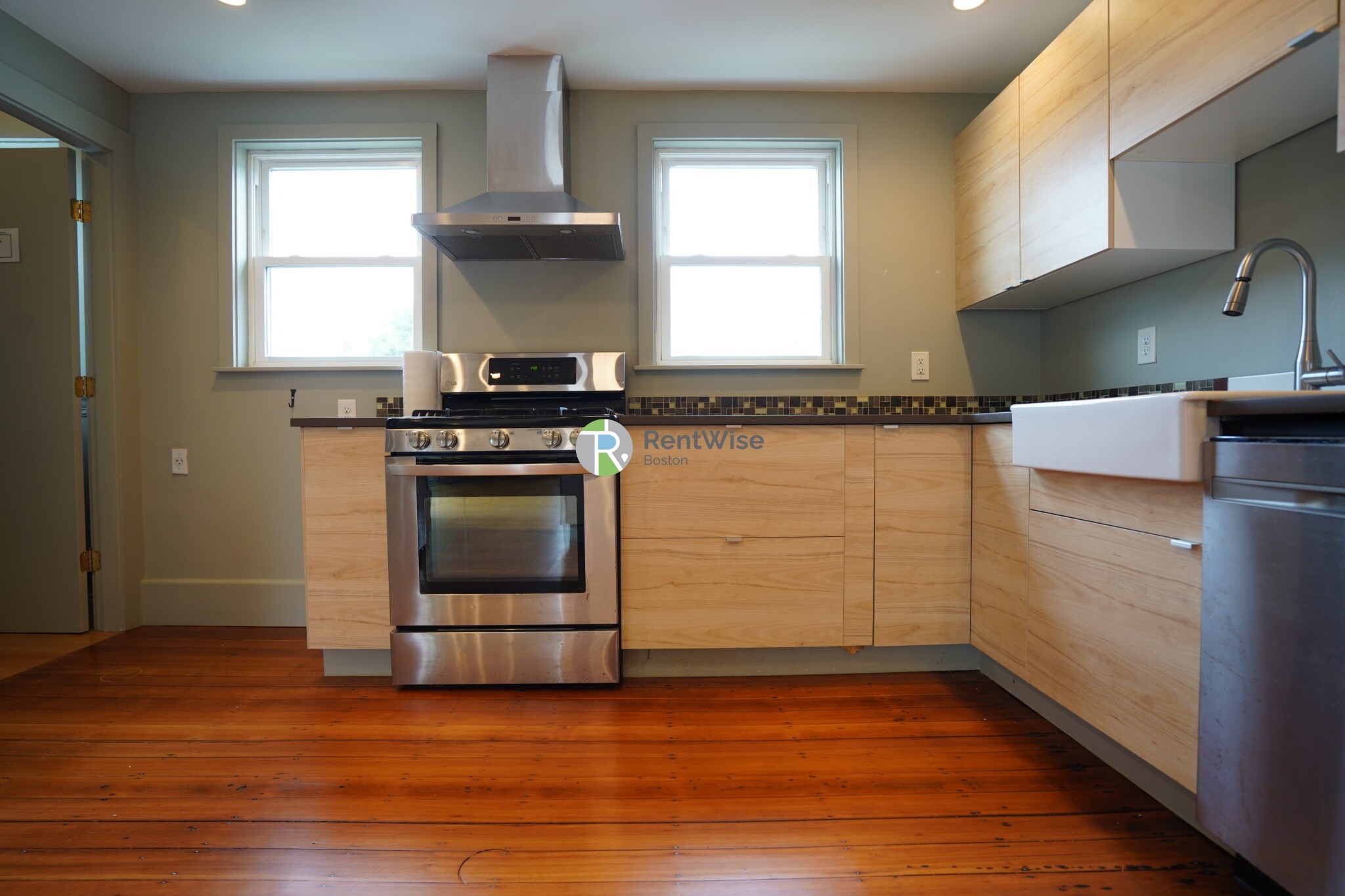 3 bed, 1 bath apartment for rent at 21 Plainfield St Unit 3, Jamaica Plain — photo 8 of 31