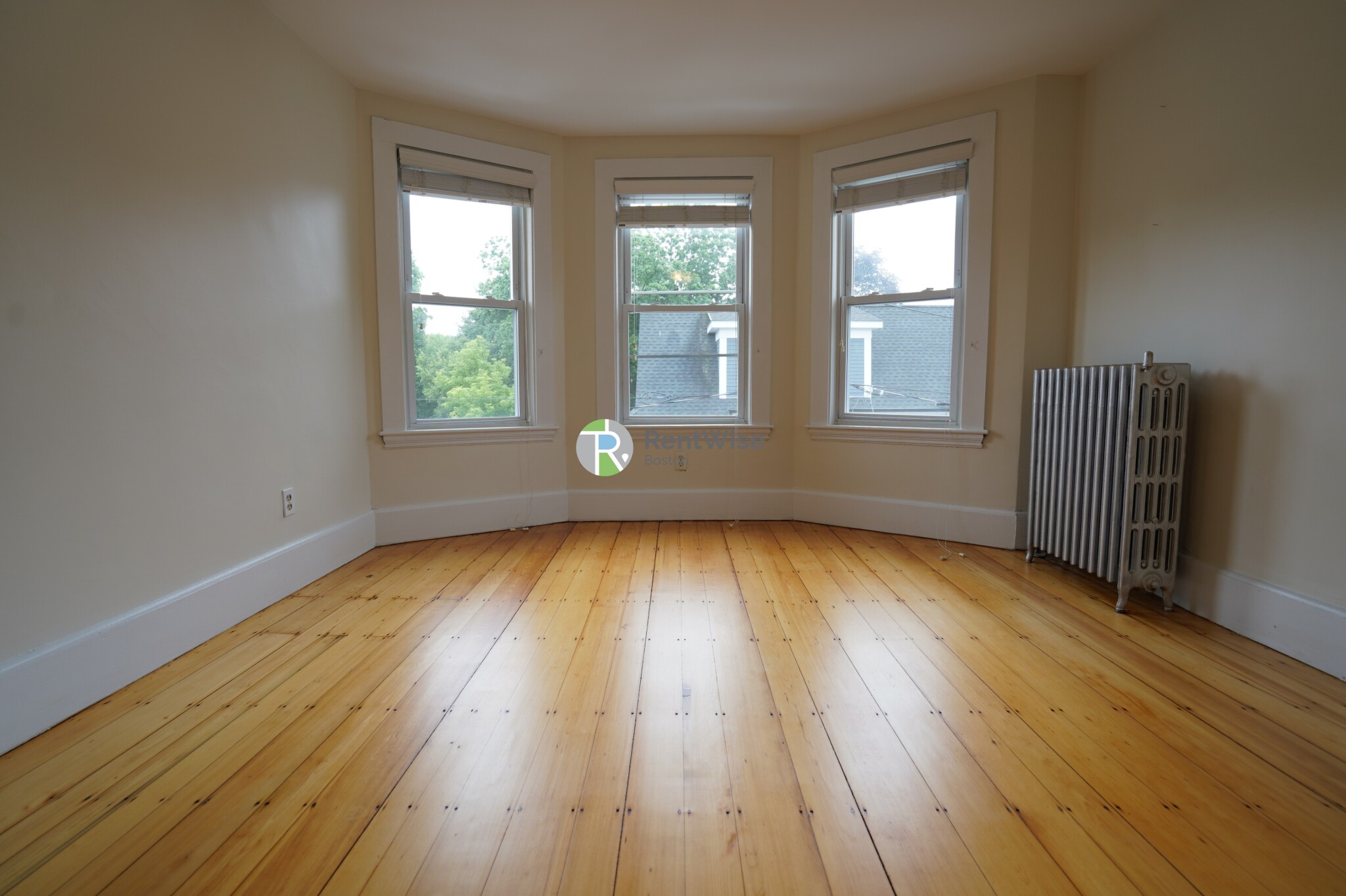 3 bed, 1 bath apartment for rent at 21 Plainfield St Unit 3, Jamaica Plain — photo 4 of 31
