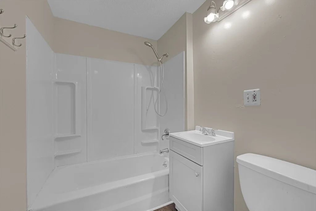 3 bed, 1 bath apartment for rent at 21 Pleasant St Unit 25, Southbridge — photo 16 of 22