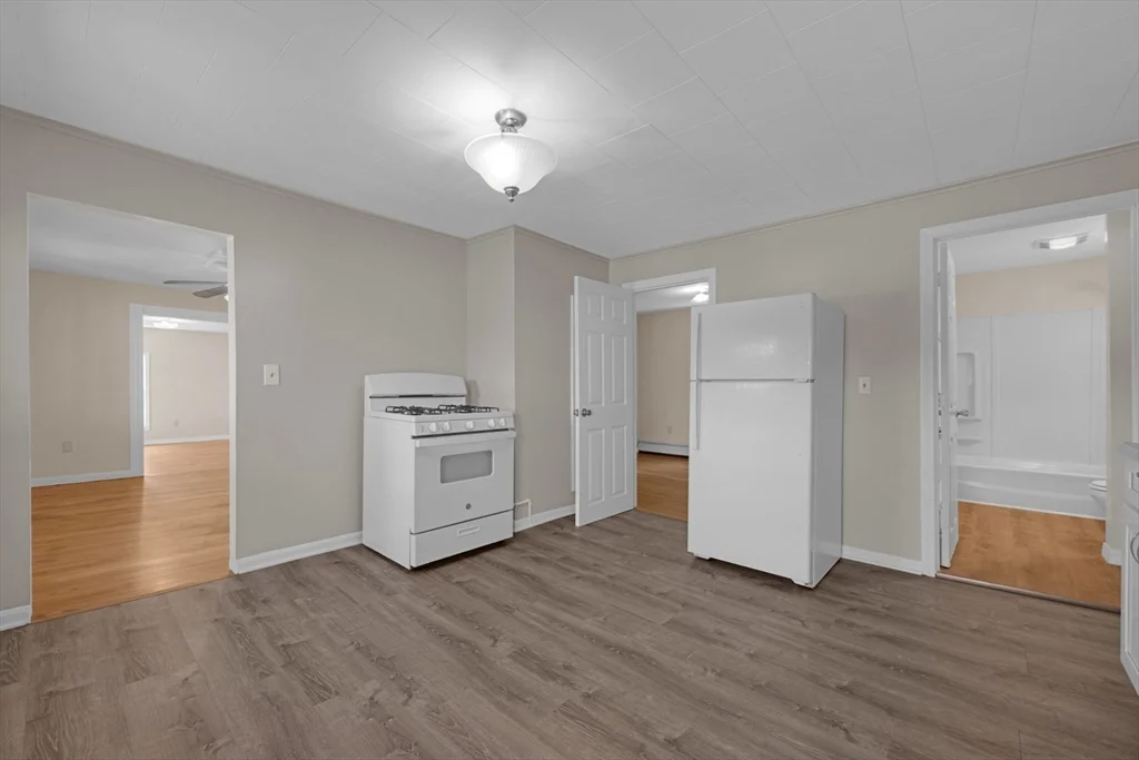 3 bed, 1 bath apartment for rent at 21 Pleasant St Unit 25, Southbridge — photo 2 of 22