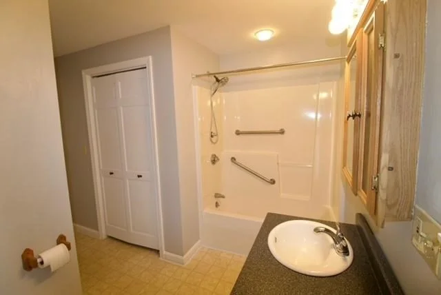 1 bed, 1 bath apartment for rent at 21 Pleasant St Unit B, Merrimac — photo 10 of 11