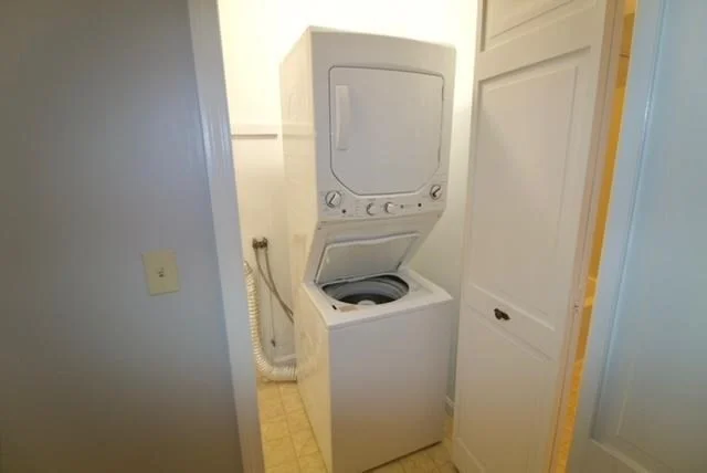 1 bed, 1 bath apartment for rent at 21 Pleasant St Unit B, Merrimac — photo 9 of 11