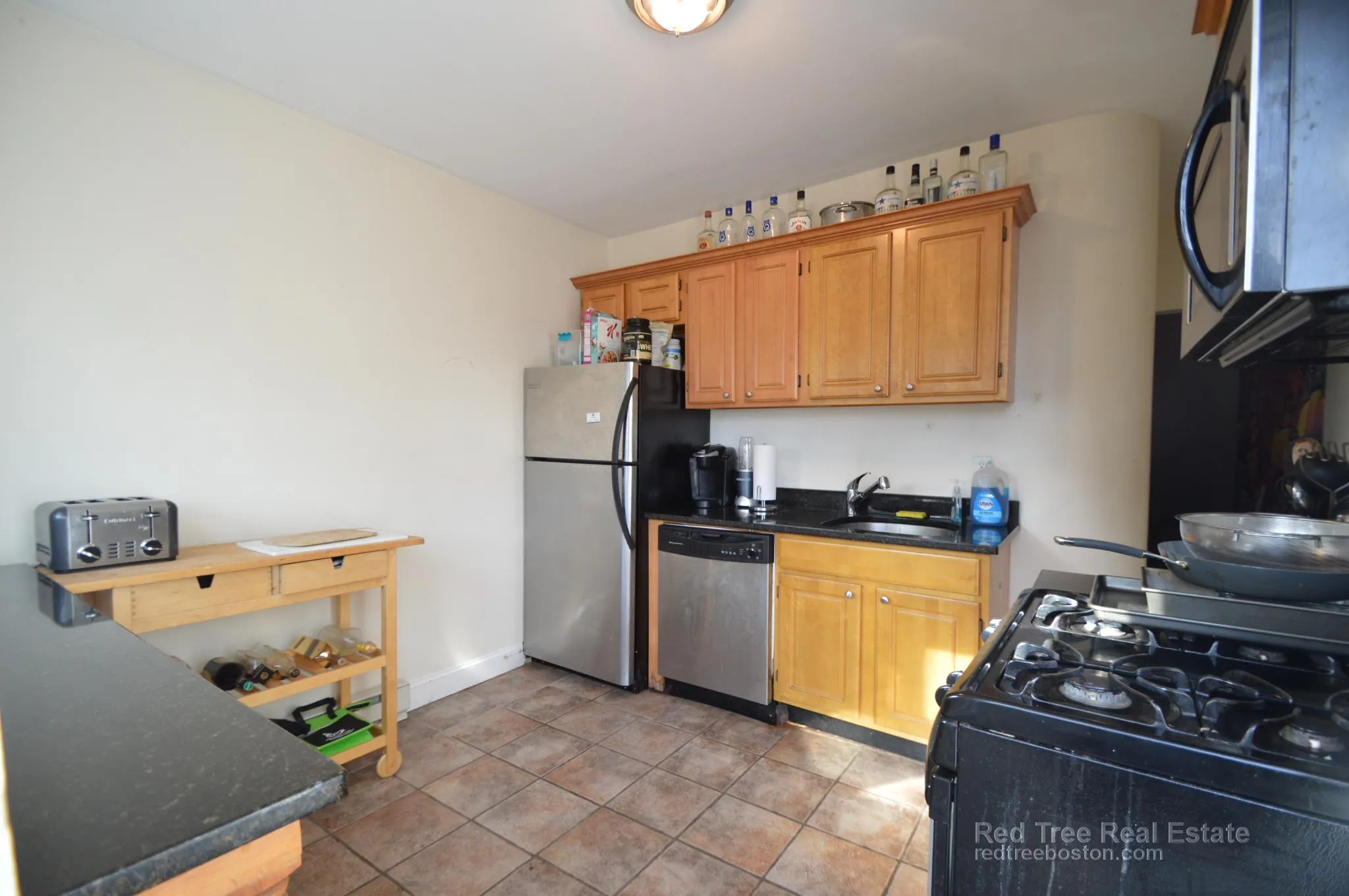 4 bed, 2 bath apartment for rent at 21 Pratt St Unit 2, Allston — photo 14 of 25
