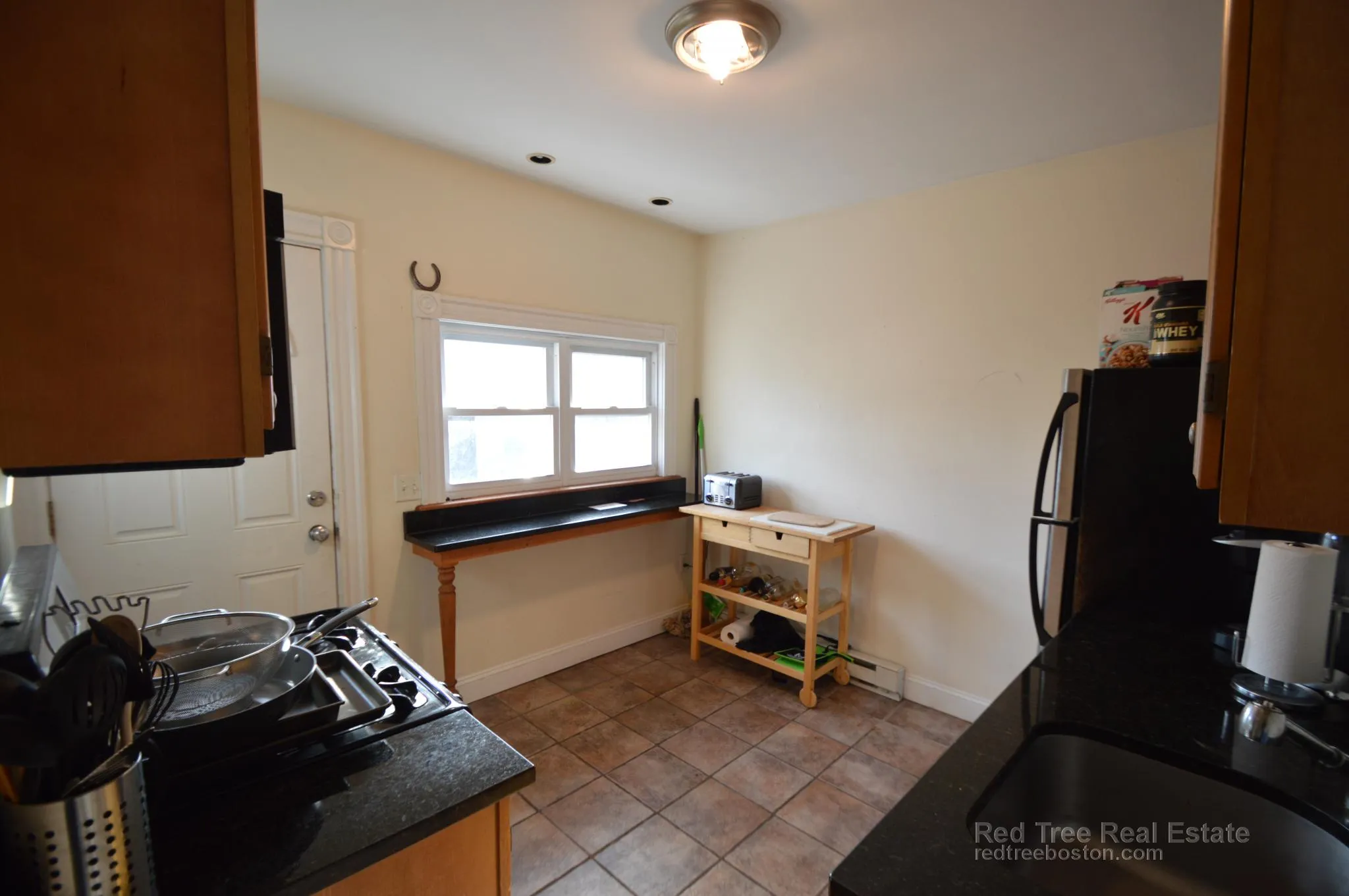 4 bed, 2 bath apartment for rent at 21 Pratt St Unit 2, Allston — photo 3 of 25