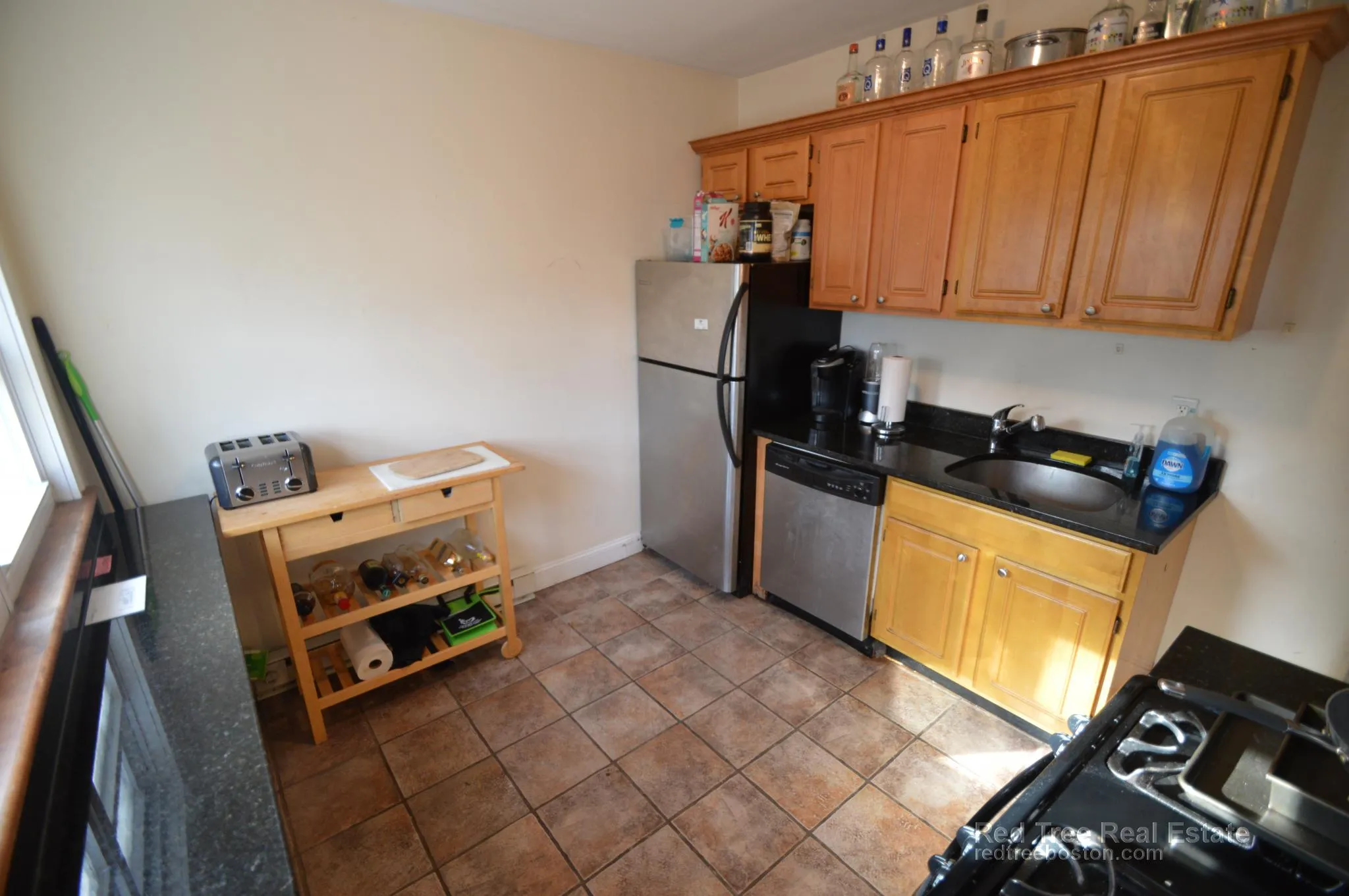 4 bed, 2 bath apartment for rent at 21 Pratt St Unit 2, Allston — photo 2 of 25