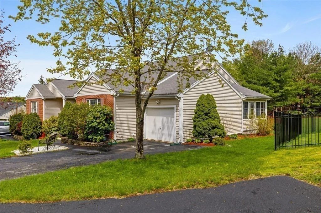 3 bed, 3 bath apartment for rent at 21 Ptarmigan Dr Unit 21, Shrewsbury — photo 2 of 35