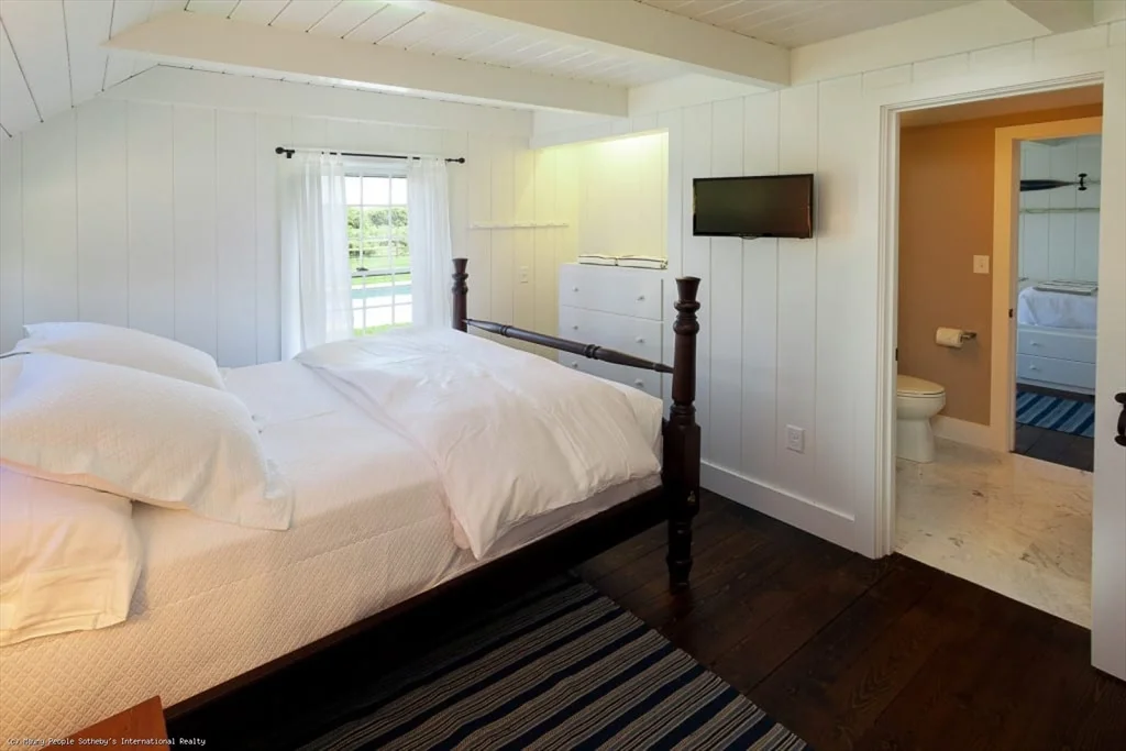 8+ bed, 4+ bath apartment for rent at 21 Quidnet Unit 1, Quidnet — photo 21 of 42