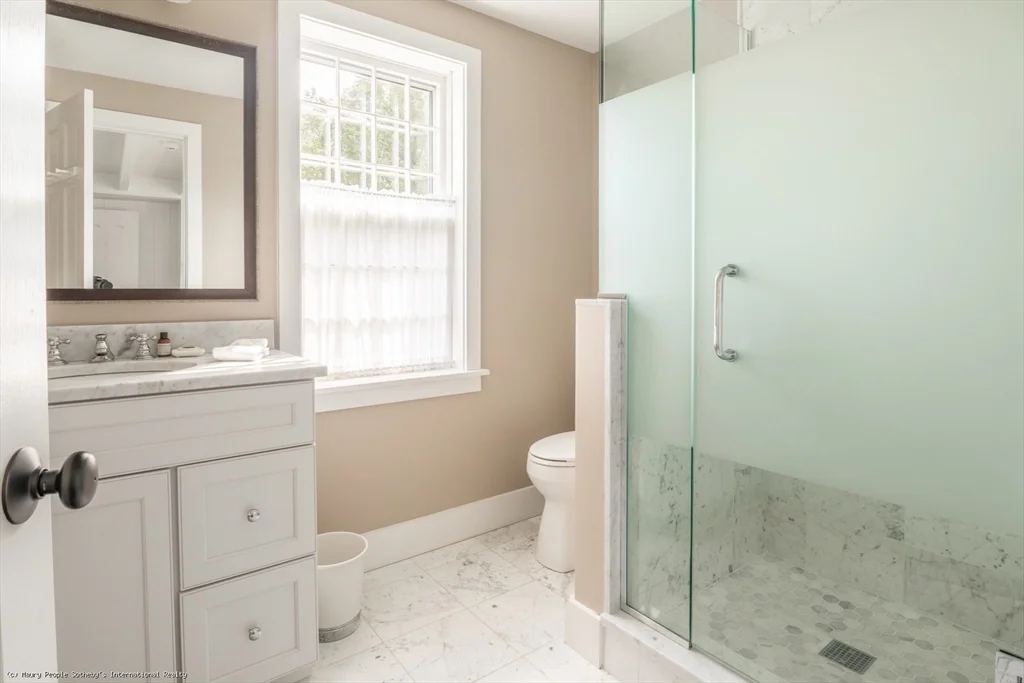 8+ bed, 4+ bath apartment for rent at 21 Quidnet Unit 1, Quidnet — photo 25 of 42