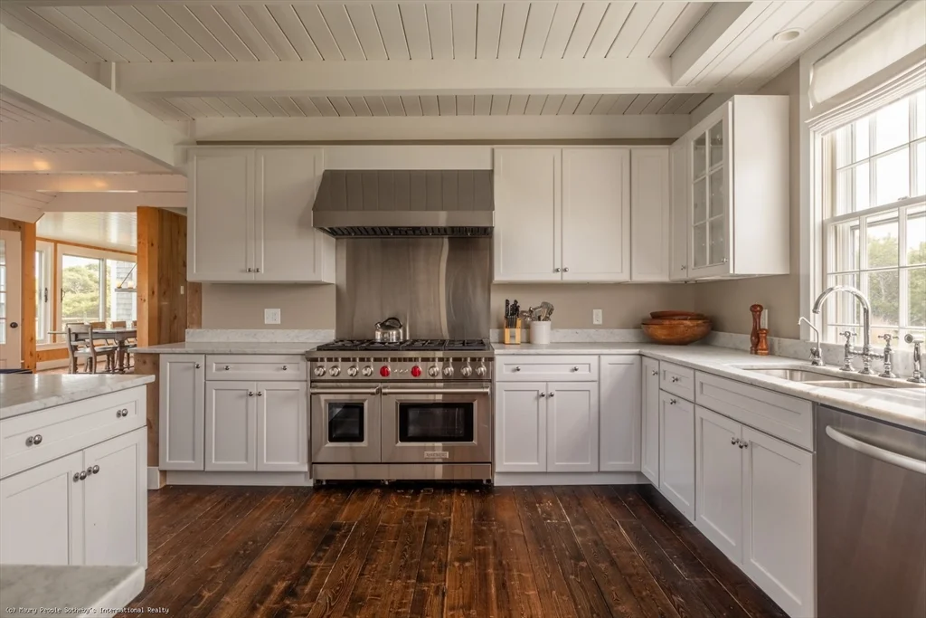 8+ bed, 4+ bath apartment for rent at 21 Quidnet Unit 1, Quidnet — photo 12 of 42