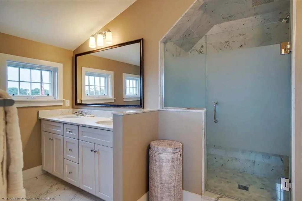 8+ bed, 4+ bath apartment for rent at 21 Quidnet Unit 1, Quidnet — photo 30 of 42
