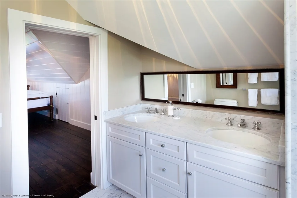 8+ bed, 4+ bath apartment for rent at 21 Quidnet Unit 1, Quidnet — photo 34 of 42
