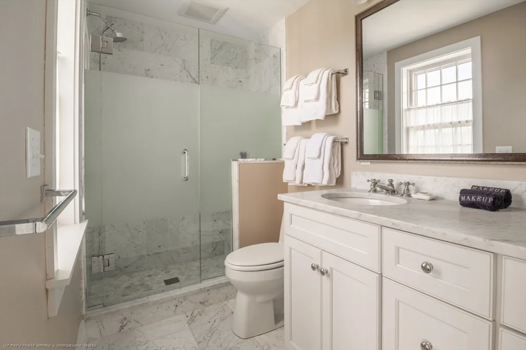 8+ bed, 4+ bath apartment for rent at 21 Quidnet Unit 1, Quidnet — photo 27 of 42