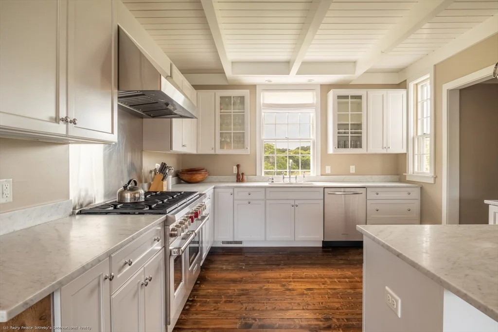 8+ bed, 4+ bath apartment for rent at 21 Quidnet Unit 1, Quidnet — photo 11 of 42