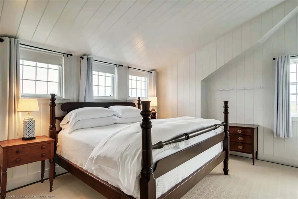 8+ bed, 4+ bath apartment for rent at 21 Quidnet Unit 1, Quidnet — photo 29 of 42