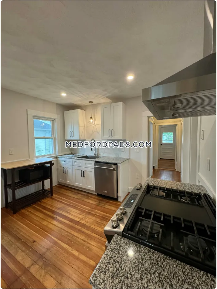 4 bed, 1 bath apartment for rent at 21 Renfrew St, Tufts University — photo 2 of 8