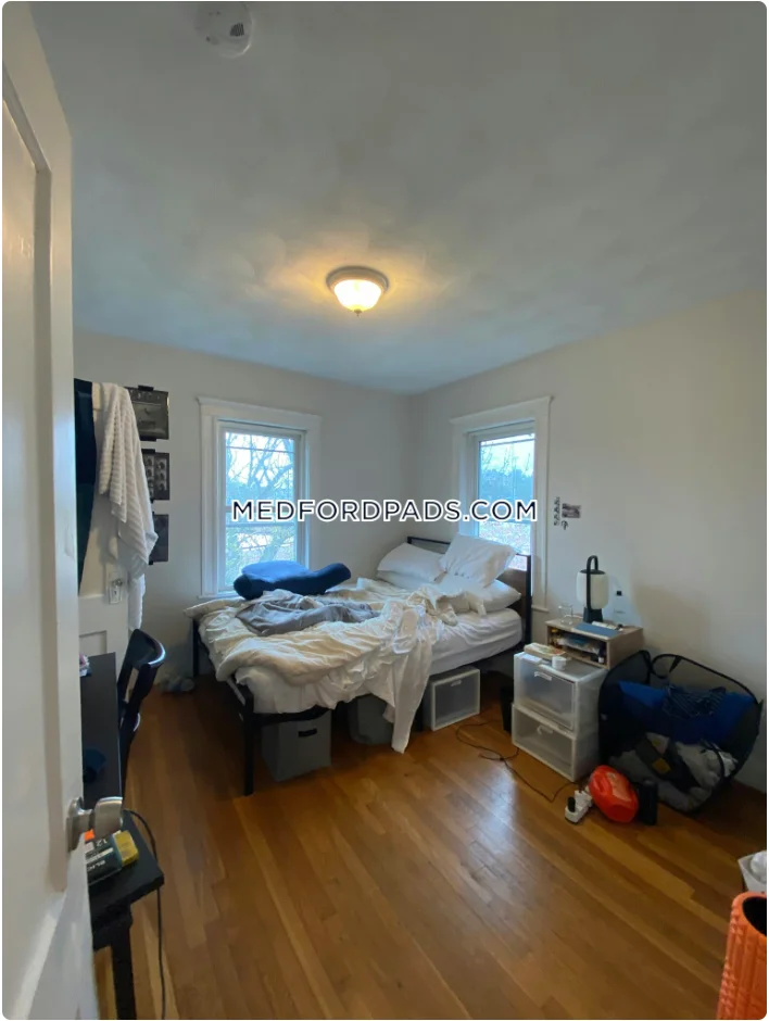 4 bed, 1 bath apartment for rent at 21 Renfrew St, Tufts University — photo 6 of 8