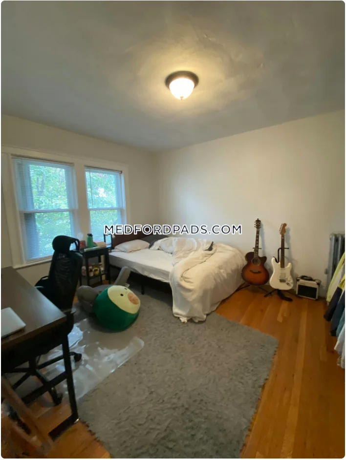 4 bed, 1 bath apartment for rent at 21 Renfrew St, Tufts University — photo 5 of 8