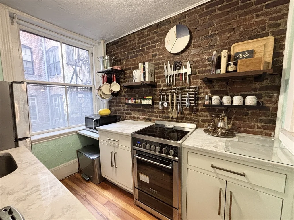 1 bed, 1 bath apartment for rent at 21 Revere St Unit 1, Beacon Hill