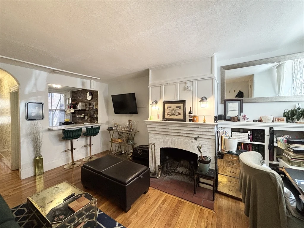 1 bed, 1 bath apartment for rent at 21 Revere St Unit 1, Beacon Hill — photo 5 of 9